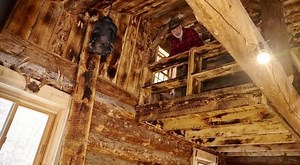 Building a Loft in my Off Grid Log Cabin in the Woods with Salvaged Materials. | Beautiful Cabin