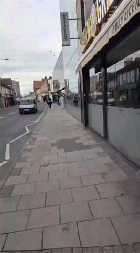 Restaurant گۆڵدین گریل بە داهاتی هەفتانەی 💸 10,000£ بۆ 12,000£ شوێن 📍 دەکەێتە Ipswich & Norwich road Post code : IP1 2NG کرێی مانگانەی 1,250£ لیستی 5 ساڵی هەیە و ئۆپنە 🩵 موشتەریەکانی زۆربەی ئەوروپین شوێن و لۆکەیشنی زۆر باشە و لەسەر ڕۆدێکی بیزییە . بزنسەکە دوو نهۆمە و نهۆمی سەرەوەی تایبەتە بە خێزانە . هەروەها لە بەشی پشتەوەی دوکان ستۆریج و ژێر زەمینیش هەیە دەتوانی ئەشیای تێدا دابنێیت هەروەها کۆڵد ڕوومی هەی بۆ زانیاری له‌سه‌ر نرخ و شتی تر تكایه‌ په‌یوه‌ندیم پێوه‌ بكه‌ن به‌م ژماره‌ ته‌له‌فۆنه‌ :