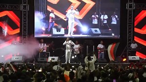 Warri akkamitti stage yookin waltajjii irratti akkamitti akka sirbamu isin jalaa bade kinoo viidiyoo kanaa ilaalaa akkanatti sirbama viidiyoo kana gaafa ilaaltan waan hedduu irraa barattan !! | Kiar Basher