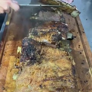 475K views · 482 reactions | Un gran aplauso para el asador @elmagococina ! Mirá el tremendo costillar  Aprovechó la promo del Asado a $139 y la Tapa de Asado a $169 hasta el 18/07! De paso encontró la promo 3x2 en cervezas Warsteiner hasta el 15/07!  | Supermercados Toledo | Facebook