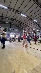 Pai dançando chula com seu bebezinho no colo na integração do 6º sapateio nacional da dança da chula 😍 #paiefilho #dancagaucha #tradicaodefamilia #gauchos | O mundo do CTG