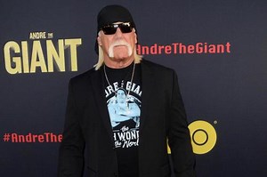 Hulk Hogan 'in talks for WWE return'