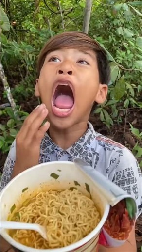 Survival Skills: SIMPLE but very USEFUL #bushcraft #camping #outdoors #u🥘🤤seful #shorts#survival