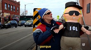 46K views · 1.9K reactions | Hombre protesta con piñata de ICE y pide solidaridad con los migrantes. | Univision Chicago | Facebook