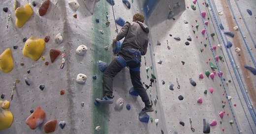 A new system could help blind people learn to rock climb
