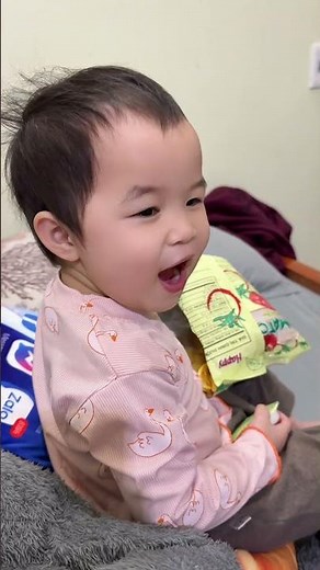 Lặm bảo cô tự mua mà ăn xin cháu làm gì