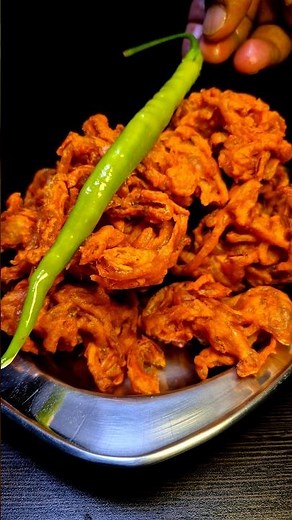 Crispy Kaanda Bhajiya Recipe 😍 | Perfect Onion Pakoda | Rainy Day Snack ASMR Cooking #cookingshorts