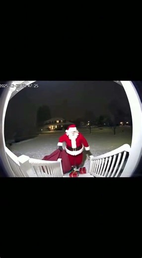Santa falling off roof #funny ￼