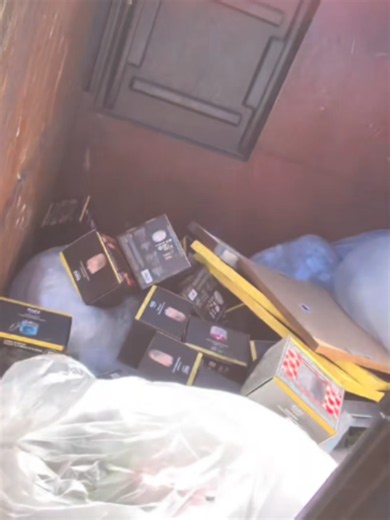 Americano Encuentra Tesoros, Cuadros Y Reliquias En La Basura De Una Tienda #tesoros#reliquias