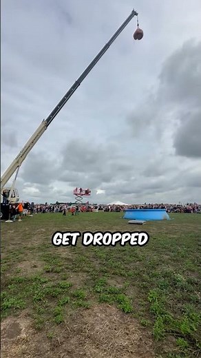 They dropped a 1,500-pound pumpkin into a pool 😱