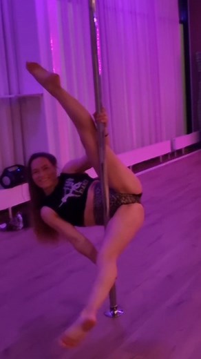 Jamila rotation trick #poledanceinspiration #poleflow #pole #poletrick #polerotations #staticpolecombo #staticpole #pdrotations #pdshapes #pdadvanced #pdbeginner #pdintermediate #pdtrick #paalfitness #paaldansen #paalsport #pdjamilla #poledancetraining #poleinstructor #poletrickoftheday #poledancenation | Feel Free & Dance