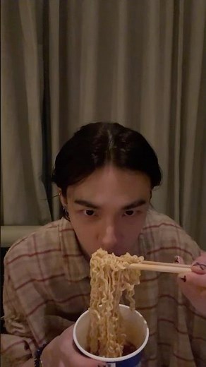 hyunjin asmr eating ramen part 5🍜😋📱| 241018 Hyunjin Instagram Live #hyunjin