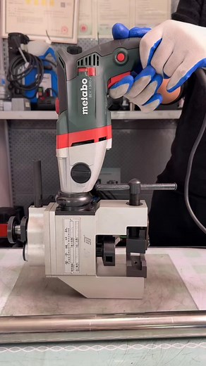 Miaojia external - clamping pipe beveling machine. It's a great helper for pipe - end beveling, equipped with a Metabo motor and stepless speed regulation. The processing range is 25 - 114mm. #Pipe beveling machine #Beveling machine #Pipe beveling #Pipe - end beveling #Beveling