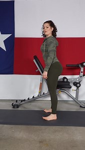 If your heels lift or your balance shifts when you try to squat deep, your ankles are often the limiting factor. This 3-exercise ankle mobility and strength routine helps your knees move forward over your toes while keeping your heels down, which is key for deeper, more stable squats. 🔹 Banded Ankle Joint Mobilization Improves ankle dorsiflexion so your knee can travel forward without your heel lifting. 🔹 Half-Kneeling Ankle Dorsiflexion Hold Builds strength and control in the ankle at end ran