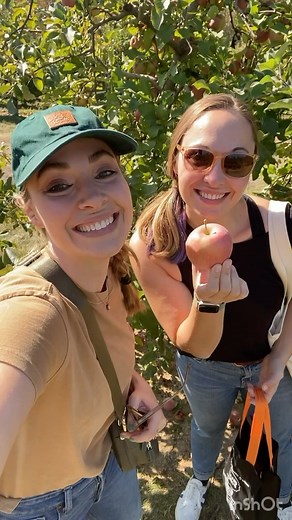 Rachel Ellis | Autumn has always been my favorite season 🍂🍁🍎🎃. What season do you most look forward to? After a great day spending time with my sister,... | Instagram