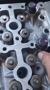 HYUNDAI STA FE 2.2L DIESEL ENGINE TOP OVERHAUL PART☝️ REELS CLIPS#8 👨‍🔧🛻🇵🇭🇧🇳 #FilipinoMechanic #hyundai #hyundaisantafe #dieselengine #cylinderheadrepair #topoverhaul #engine #gasket #automotive #automobile #carmechanic #mechanicalengineering #mechanicinbrunei | William S. Llapitan