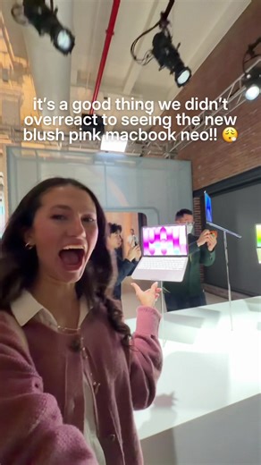 THE BLUSH!! 😍🩰🌸 if you could only see this new blush macbook neo in person!! the color is gorg!! #macbookneo #pinkmacbook @liz 🐝