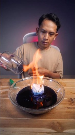 🕯️💧Insane Science Trick: Candle Sucking Water! #bushcraft #experiment #shorts #trendingshorts