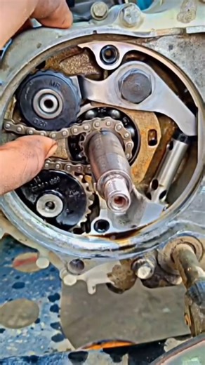 Splendor timing chain setting 😍👨‍🔧#bikelife #splendor #short #shorts #foryou #trending #new #viral