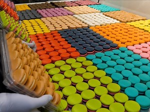 basic macarons with full of fillings making various $2 macarons - korean street food | My Pub