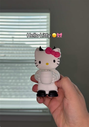 Everyone needs a hello litty 🫵🎀 #hellokittylover #hellokitty #keychain #accessories