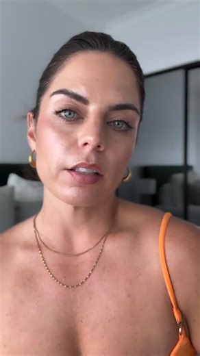 inersbox.4 on Instagram: "日本正在研发智能交通系统，结合摄像头、激光雷达和AI算法来分析路面行人、车辆流量以及交通模式。系统会实时调节红绿灯和限速指示，避免拥堵和交通事故。每天成千上万的车辆受益于这种自动化管理，尤其在繁忙的涩谷车站周边，高峰时间的通行效率得到了显著提升，同时汽车燃油消耗和尾气排放也得以降低，为城市环境改善提供了支持。 #日本 #交通 #人工智能 #智慧城市"