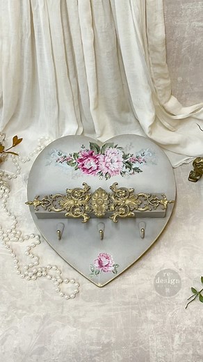 27K views · 776 reactions | Easy upcycled wall decor! ♻️勺✨ A simple and stylish way to refresh your space. Full tutorial and a complete list of materials here: https://youtu.be/GM9bzM255sc?si=9-aCAhvmtJIRNbQ1 #diy #diyprojects #vintagepaintofficial #redesignwithprima #homedecor | Bozenka Art | Facebook