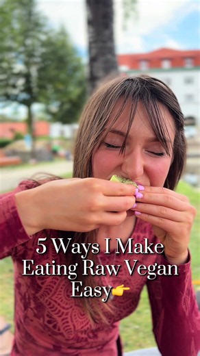 5 ways I make it easy!🤩♥️Guys i'm not making complex raw vegan gourmet food or decadent desserts at every meal! I make them as a treat and enjoy more simple foods regularly🥗🍉 I love showing that raw food is creative and you can make ANYTHING 😍 but my body craves mostly fresh foods and dehydrated stuff/sweets only so often. ✨ It also doesn't always crave spending a lot of time making food🤣 Raw Vegan recipe books are linked in my bio!📚They are digital.🌼I put together my Top 10 Dressings e-b