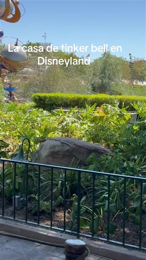 La casa de tinker bell en Disneyland #70aniversariodedisneyland #tiktokaslotuyo #desfile #parade #mayo24 #desfile