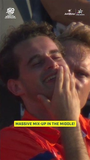 NED missed a huge chance to break SA's opening stand after a mix-up | #SAvNED | #T20WorldCup