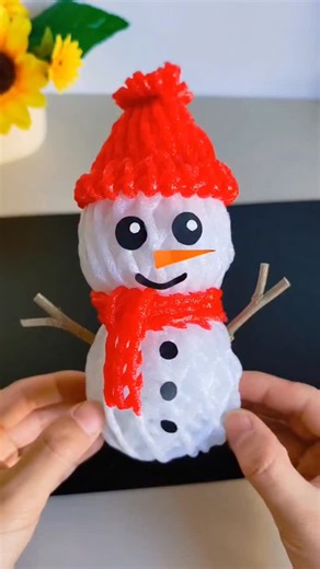 Fruit Net can also be used to make beautiful snowmen! #origami #howto #papercraft | People Crafts