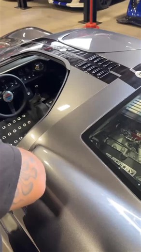 The sounds of a GT40.🇺🇲 📽️Credits via crownconceptsus (Instagram) ©All Credits goes to their respective owners 📷 #americanvehicles33 #americangarage33 #classic #classiccars #carsdesign #gt40 #crownconcepts #superformance #shelby #tucsonarizona #arizona #asmr