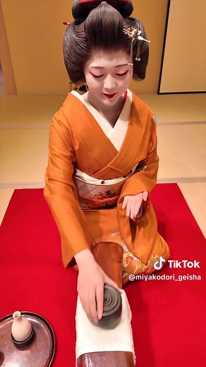 Konpirafnefune: Exploring the Dance of Geisha