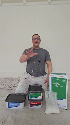 As a decorator, I use both powder and ready-mixed fillers — powder when I’ve got larger areas to fill, and ready-mixed for smaller jobs or more specific tasks. EasiFill is a great powder filler and comes in 20, 45, and 60, depending on the setting time. When it comes to ready-mixed options, the three EasiFiller products have you covered. 👉 EasiFiller Multipurpose is a solid all-round filler for walls and ceilings. 👉 EasiFiller Finish is ideal for surface filling and spreading over larger areas