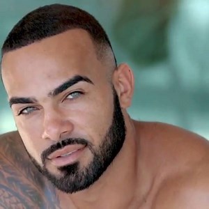 13M views · 161K reactions | We were just watching this video to see if his eyes matched that stick of gum. After our 15th consecutive view, we can confirm that they’re matching . (: https://trib.al/0FfOhum) | Essence | Facebook