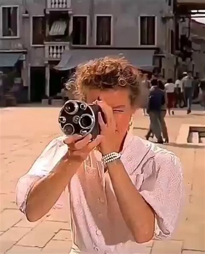 During Summertime, Katharine Hepburn jumped into Venice’s canals 4 times.That night, her eyes burned and she developed chronic conjunctivitis that stayed for life.David Lean insisted on doing it for real, believing a double wouldn’t look convincing.