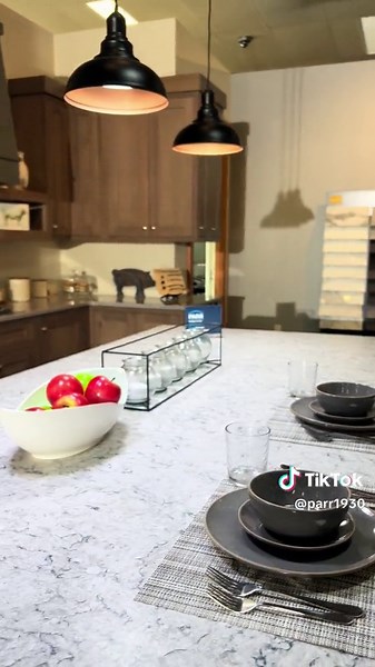 Parr Design Center offers high-quality kitchen cabinets, countertops, sinks and faucets, bathroom cabinets, appliances, storage solutions and cabinet hardware! For more info visit : parrcabinet.com @parr1930 #designcenter #portlanoregon #parrlumber #parrdesigncenter