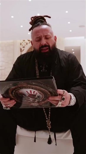 Unboxing #BestOfVol2 vinyl before the year ends 🔥#5FDP