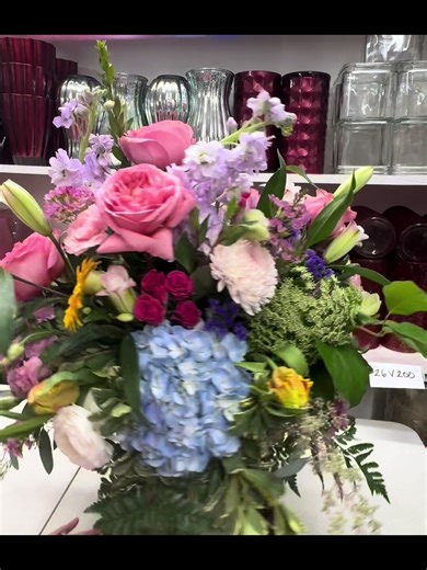 A little peek at Friday’s work! We were busy, busy, busy so we didn’t get pictures of everything! But we do have a big vase full of X-Pression roses, double lilies ranunculus, parrot tulips, Queen Anne’s lace and more, a happy mug full of white and yellow and finally a pink & white moment. Have a great weekend! #floral #retirement #congratulations #florida #shoplocal