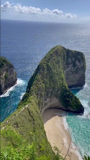 Bali’s Iconic Kelingking Beach from Above | 4K Drone Short