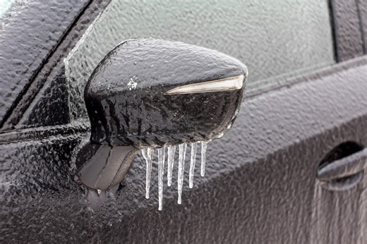 Florida woman films rare frost during "brutal" deep freeze, coldest in 15 years