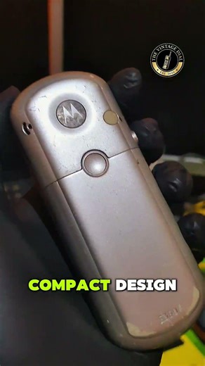 A Sleek Classic from 2002! 🛡️ Motorola E360 #shorts #thevintagedial #youtubeshorts