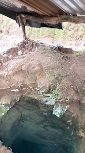 Los nacimientos de agua que surgen después de la lluvia son fuentes naturales donde el agua brota del suelo, lluvias abundantes, el agua se infiltra en el suelo y, al alcanzar una capa impermeable, se acumula, formando manantiales. Estos lugares suelen ser vitales para la biodiversidad, ya que proporcionan hábitats para diversas especies y son esenciales para el suministro de agua en muchas comunidades gracias Dios 🙏 por tanta agua que nos enviaste es muestra de tu amor y sabes que tus hijos so