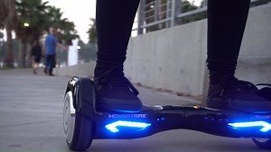 On ADORE les lumières de l'Hovertrax 2.0, pas vous ? 💡 ✨ #RideRazor #Hovertrax 2.0 #Hoverboard ➤ bit.ly/HovertraxRazor | Razor France