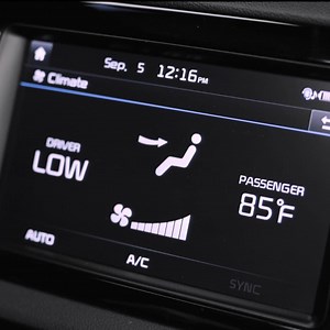 Personalize your comfort to the slightest degree with the Niro's Dual Climate Control. | Kia America