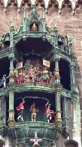 Clock tower in Marienplatz, with 43 bells and 32 life-size figures. ❤️🇩🇪 #germany #deutschland #marienplatz #clocktower #germanculture | German Tradition in my Heart