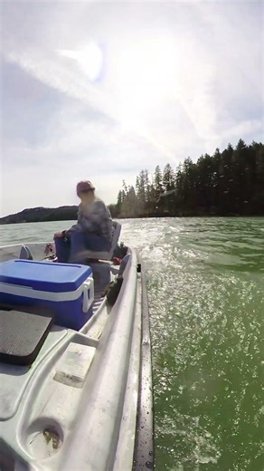 gamefisher 3.0 on the pond prowler 12. #boating #oregonnature #oregon