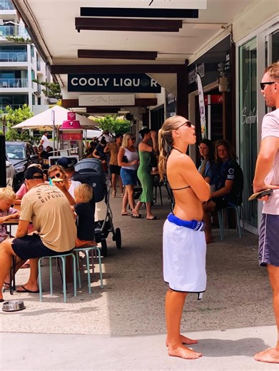 Downtown Rainbow Bay. . . . . #iloverainbowbay #rainbowbay #rainbowbayvillage #snapperrocks #coolangatta #goldcoast #queensland #australia #sundayfunday #lovewhereyoulive #thisisqueensland #goldcoastliving #goldcoastlifestyle #paradise | I Love Rainbow Bay