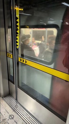 Slow motion Jubilee line