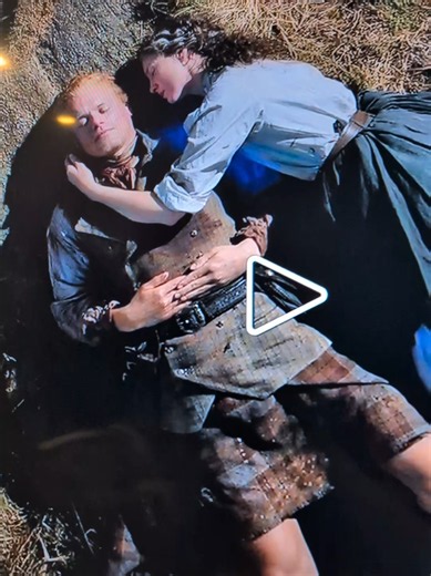 Replying to @hlmpicsclaire's blue light healing power in the finale #outlander #outlanderspoilers